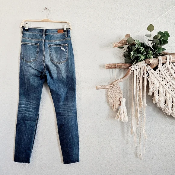 Judy Blue High Rise Medium Wash Distressed Raw Hem Button Fly Skinny Jeans 5/27 - Picture 3 of 9